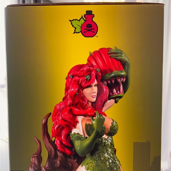 12” Poison Ivy Statue by IKON LE 200 SOLD OUT - Picture 15 of 15